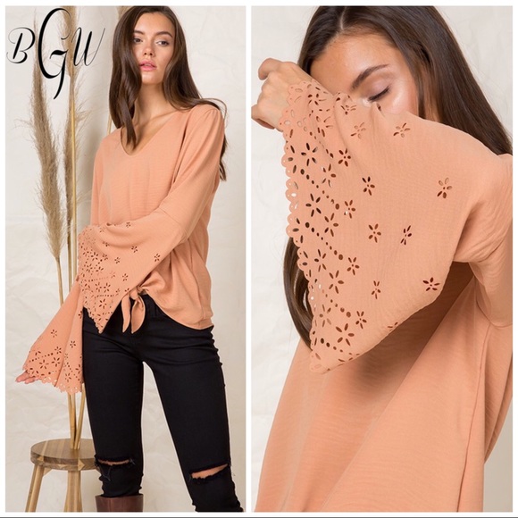 🆕5⭐️Gorgeous Laser Bell Sleeve Tie Top - Picture 1 of 7